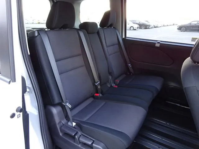 セレナ(ニッサン)の車両写真