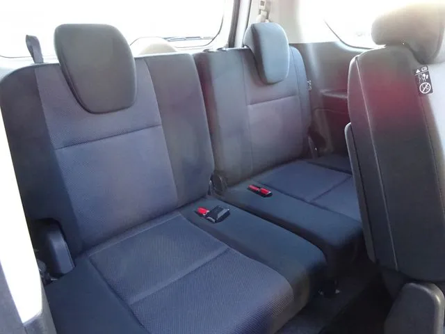 セレナ(ニッサン)の車両写真