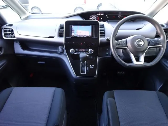 セレナ(ニッサン)の車両写真