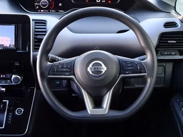 セレナ(ニッサン)の車両写真