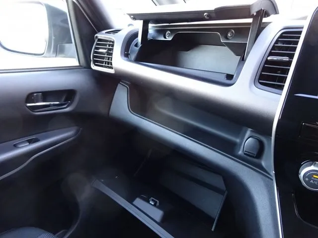 セレナ(ニッサン)の車両写真