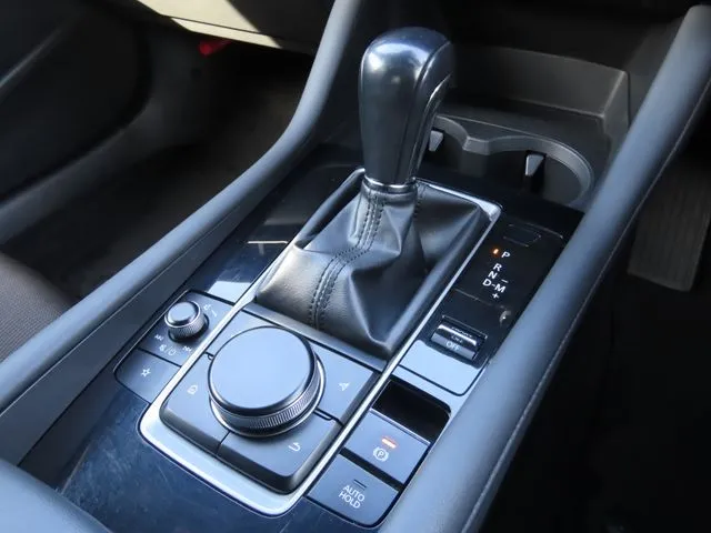 ＭＡＺＤＡ３　ファストバック（マツダ）の車両写真