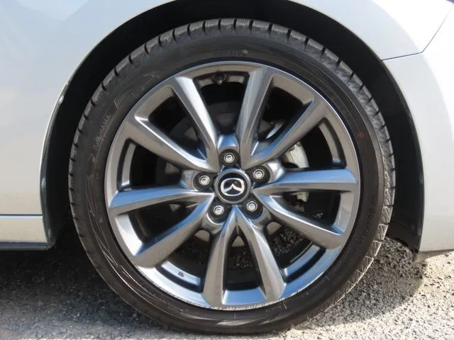 ＭＡＺＤＡ３　ファストバック（マツダ）の車両写真