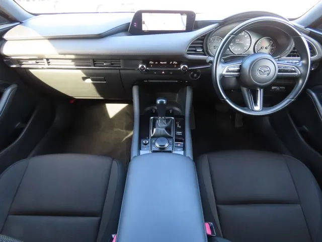 ＭＡＺＤＡ３　ファストバック（マツダ）の車両写真