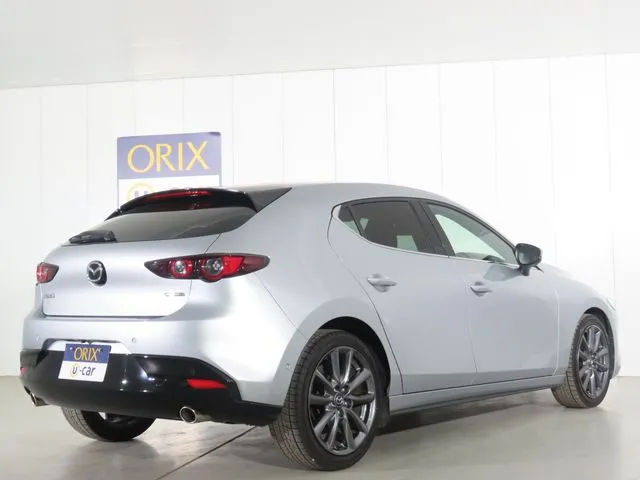 ＭＡＺＤＡ３　ファストバック（マツダ）の車両写真