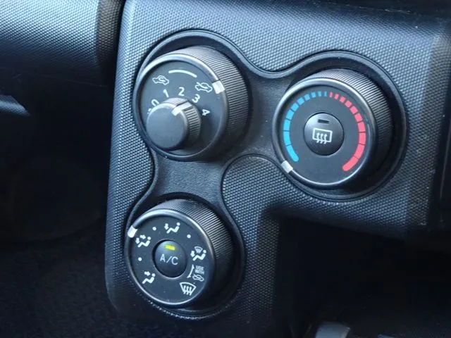 サクシードバン　２ＷＤ（トヨタ）の車両写真