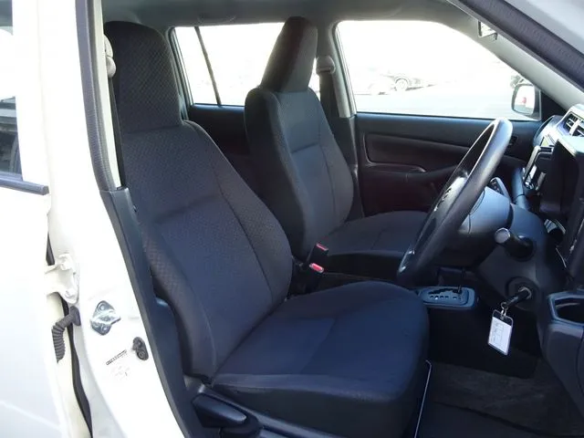 サクシードバン　２ＷＤ（トヨタ）の車両写真