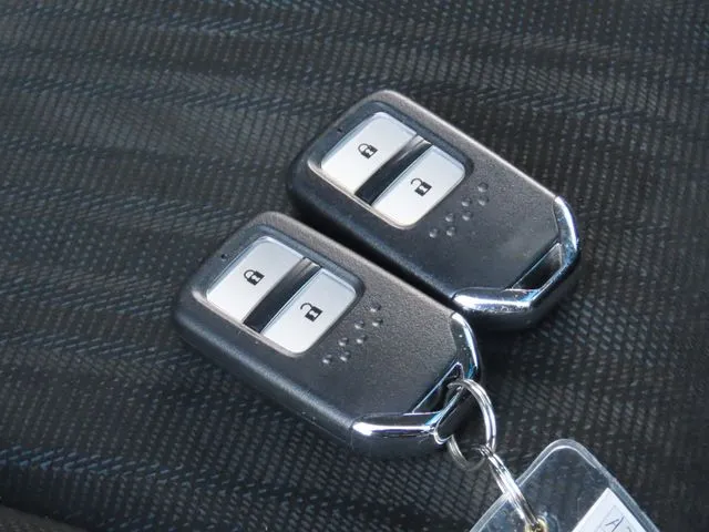 シャトル　ハイブリッド（ホンダ）の車両写真