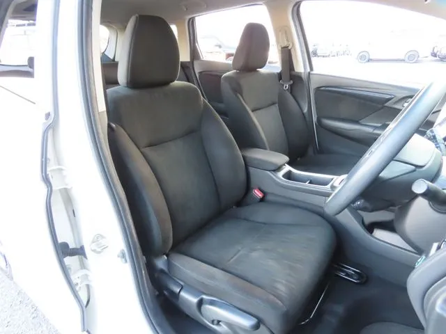 シャトル　ハイブリッド（ホンダ）の車両写真