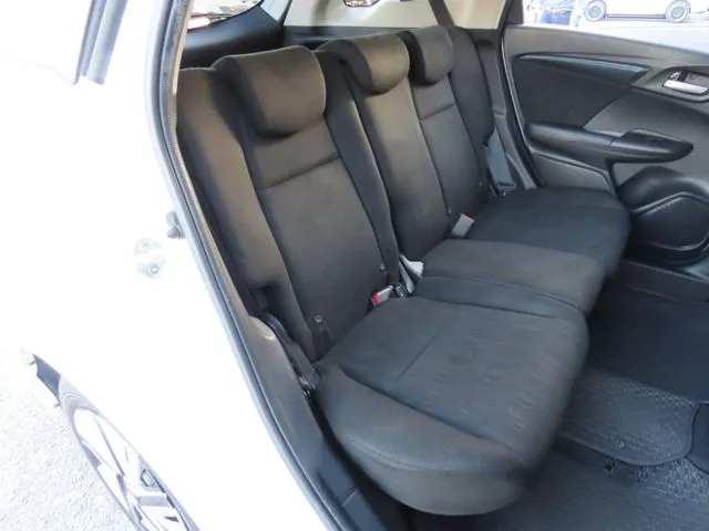 シャトル　ハイブリッド（ホンダ）の車両写真