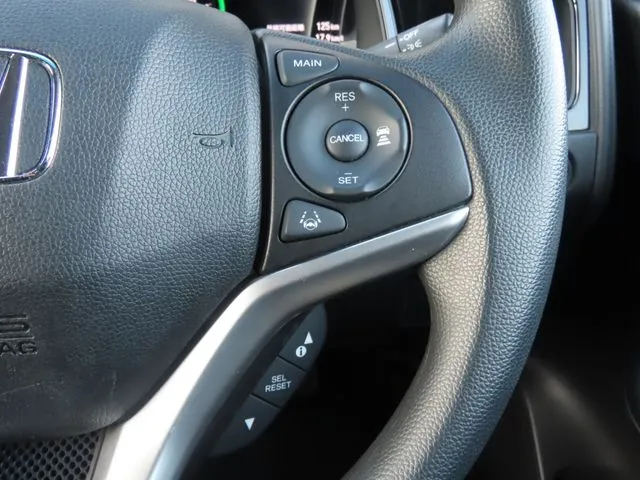 シャトル　ハイブリッド（ホンダ）の車両写真