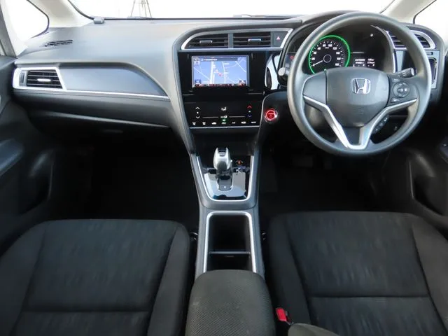 シャトル　ハイブリッド（ホンダ）の車両写真