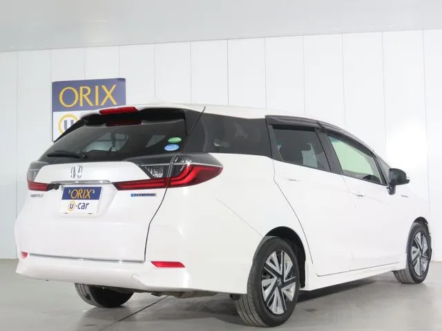 シャトル　ハイブリッド（ホンダ）の車両写真