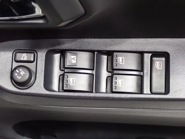 ダイハツ　ミラ　イース