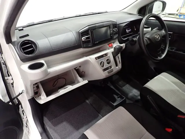 ダイハツ　ミラ　イース