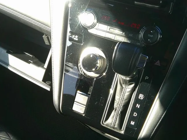 ミツビシ　デリカ　Ｄ：５　４ＷＤ