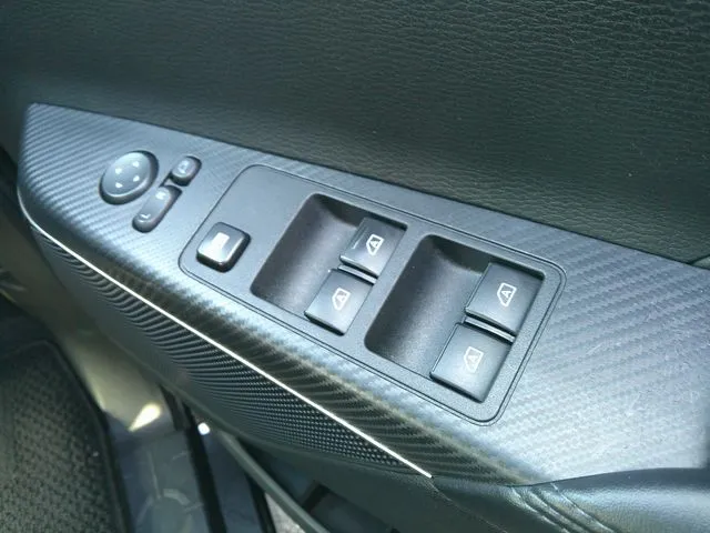 ミツビシ　デリカ　Ｄ：５　４ＷＤ