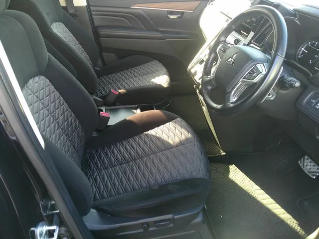 ミツビシ　デリカ　Ｄ：５　４ＷＤ