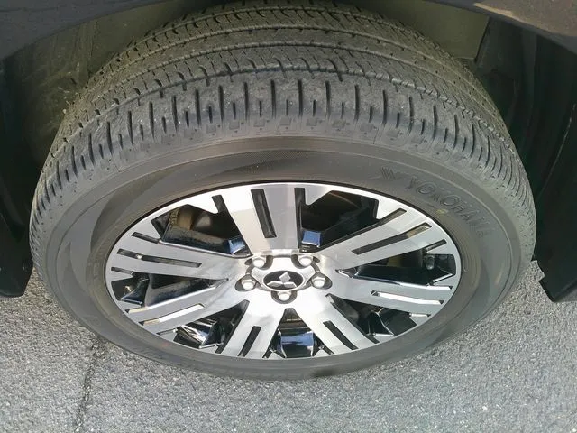 ミツビシ　デリカ　Ｄ：５　４ＷＤ