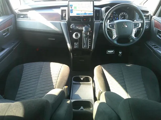 ミツビシ　デリカ　Ｄ：５　４ＷＤ