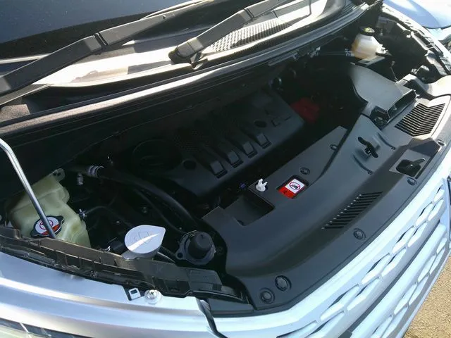 ミツビシ　デリカ　Ｄ：５　４ＷＤ