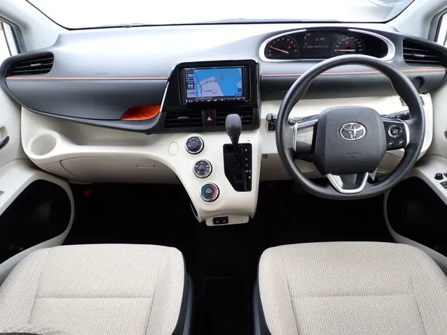 シエンタ（トヨタ）の車両写真