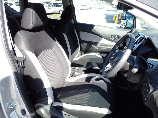 ノート(ニッサン)の車両写真