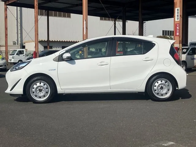 アクア(トヨタ)の車両写真