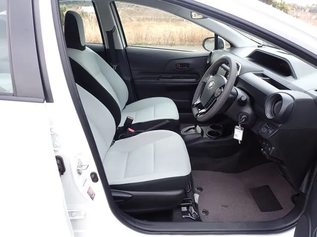 アクア（トヨタ）の車両写真