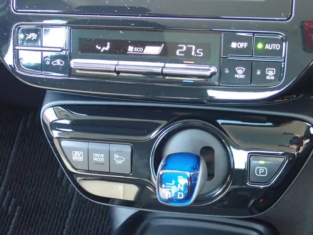 プリウス(トヨタ)の車両写真