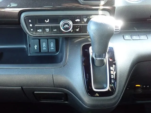 Ｎ　ＢＯＸ　カスタム（ホンダ）の車両写真