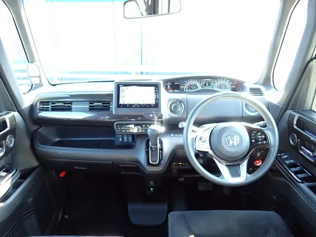 Ｎ　ＢＯＸ　カスタム（ホンダ）の車両写真