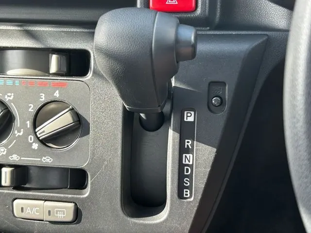 ミラ　イース（ダイハツ）の車両写真