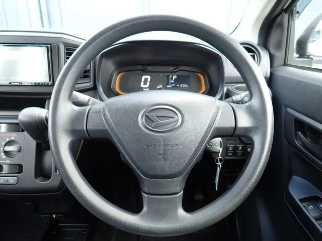 ミラ　イース（ダイハツ）の車両写真