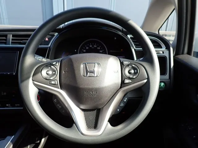 シャトル　ハイブリッド（ホンダ）の車両写真