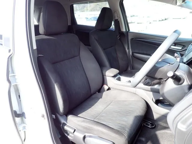 シャトル　ハイブリッド（ホンダ）の車両写真