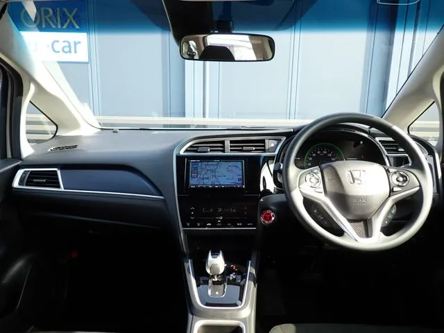 シャトル　ハイブリッド（ホンダ）の車両写真