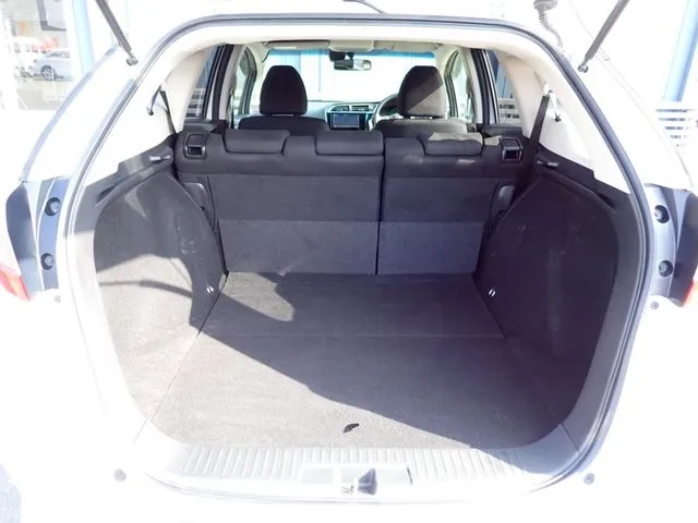 シャトル　ハイブリッド（ホンダ）の車両写真