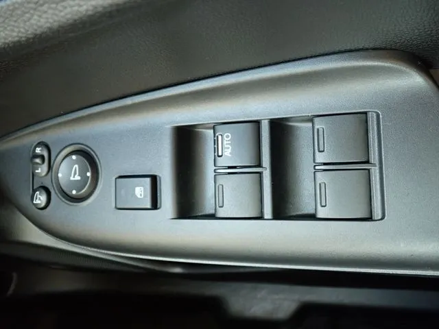 シャトル　ハイブリッド（ホンダ）の車両写真