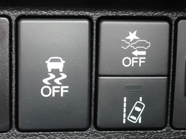 シャトル　ハイブリッド（ホンダ）の車両写真