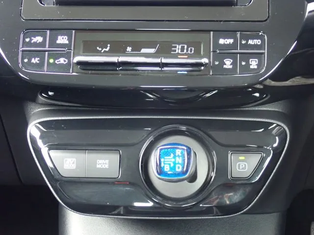 プリウス(トヨタ)の車両写真