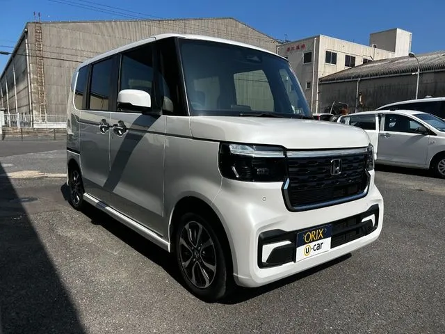 Ｎ　ＢＯＸ　カスタム（ホンダ）の車両写真