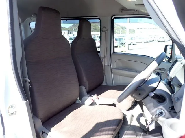 ＮＶ１００クリッパー（ニッサン）の車両写真