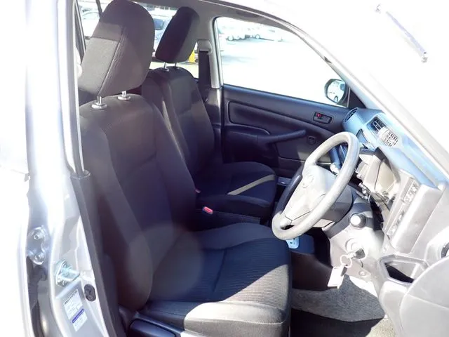 プロボックスバン　ハイブリッド（トヨタ）の車両写真