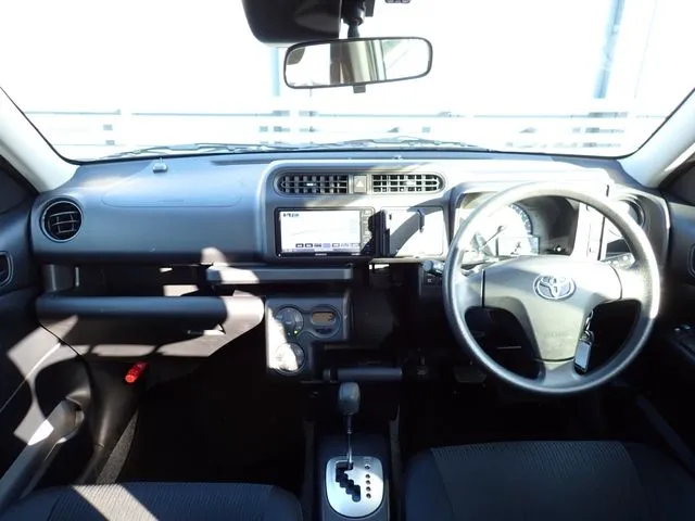 プロボックスバン　ハイブリッド（トヨタ）の車両写真