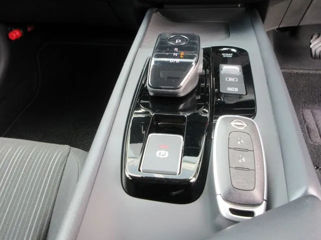 ノート　４ＷＤ（ニッサン）の車両写真