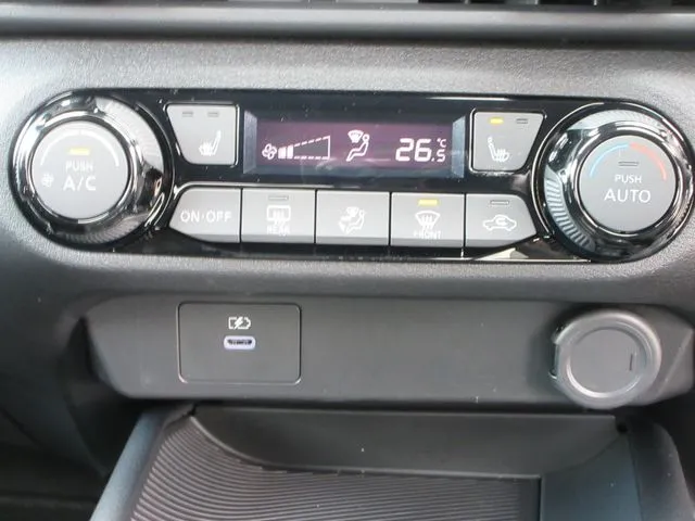 ノート　４ＷＤ（ニッサン）の車両写真