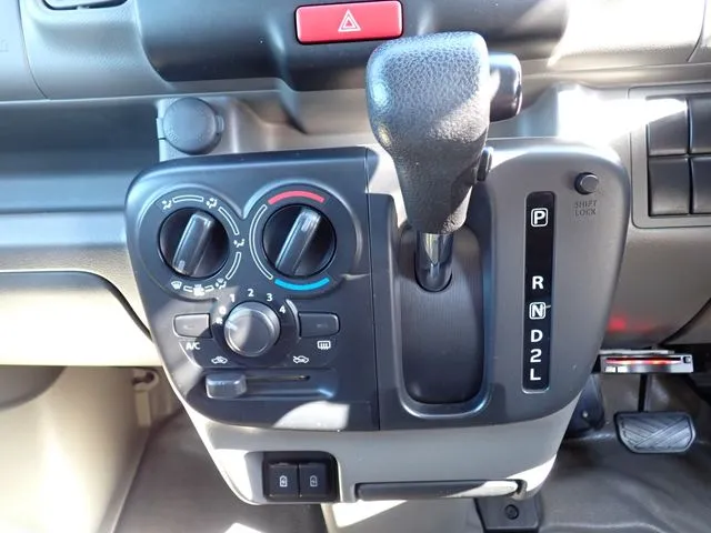 エブリイバン（スズキ）の車両写真