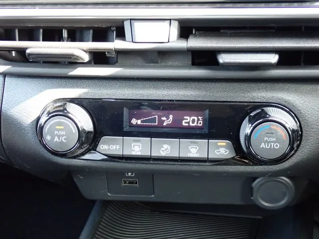 ノート(ニッサン)の車両写真