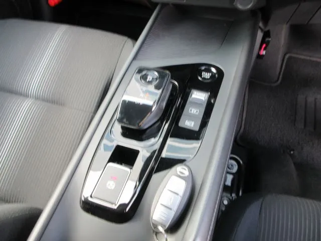 ノート　４ＷＤ（ニッサン）の車両写真